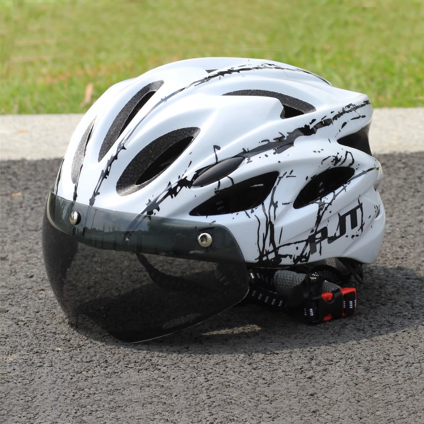 Ultra-Light Bicycle Helmet Lightweight PC Shell & EPS Foam Construction Cycling Helmet MTB 18 Ventilation Vents Bike Helmet