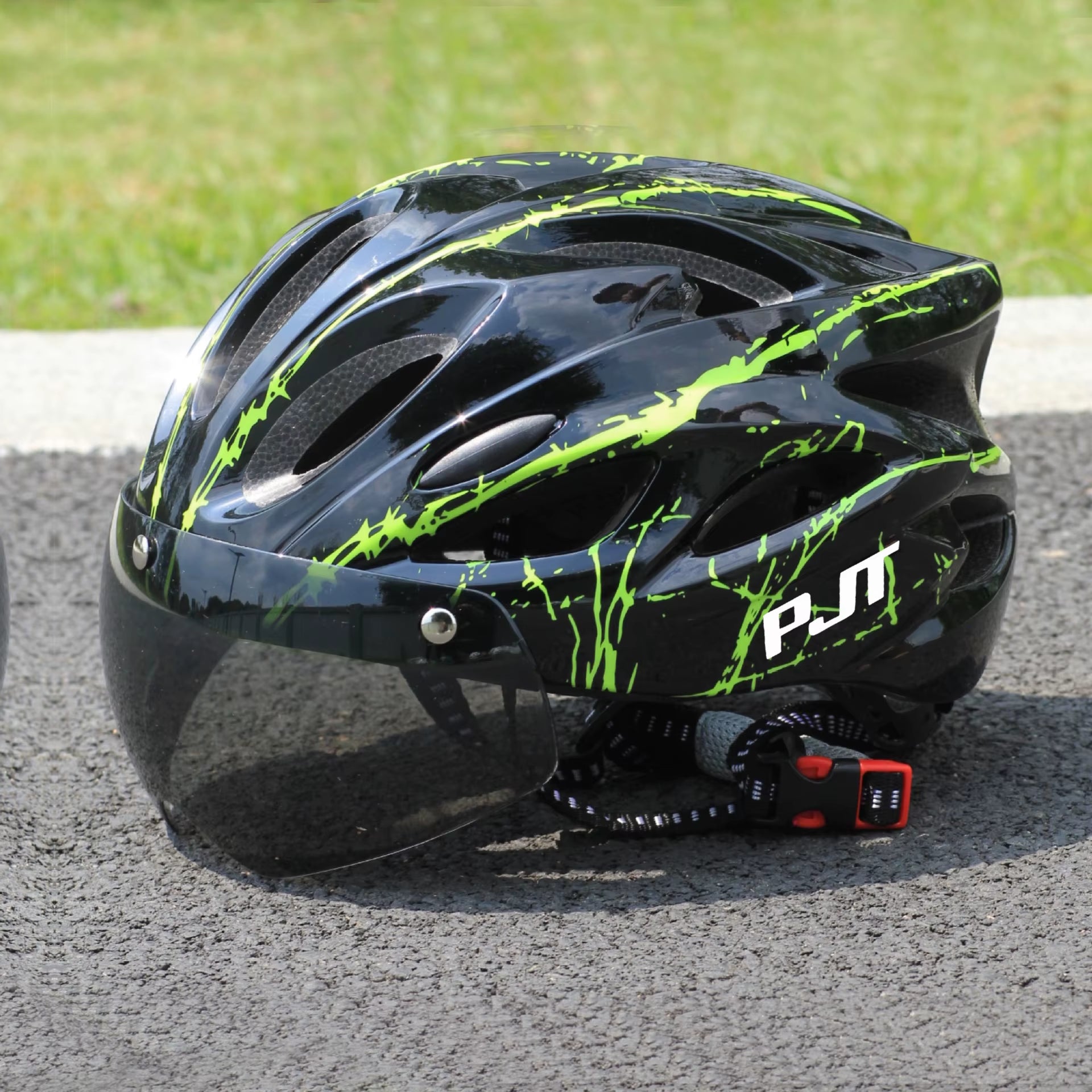 Ultra-Light Bicycle Helmet Lightweight PC Shell & EPS Foam Construction Cycling Helmet MTB 18 Ventilation Vents Bike Helmet